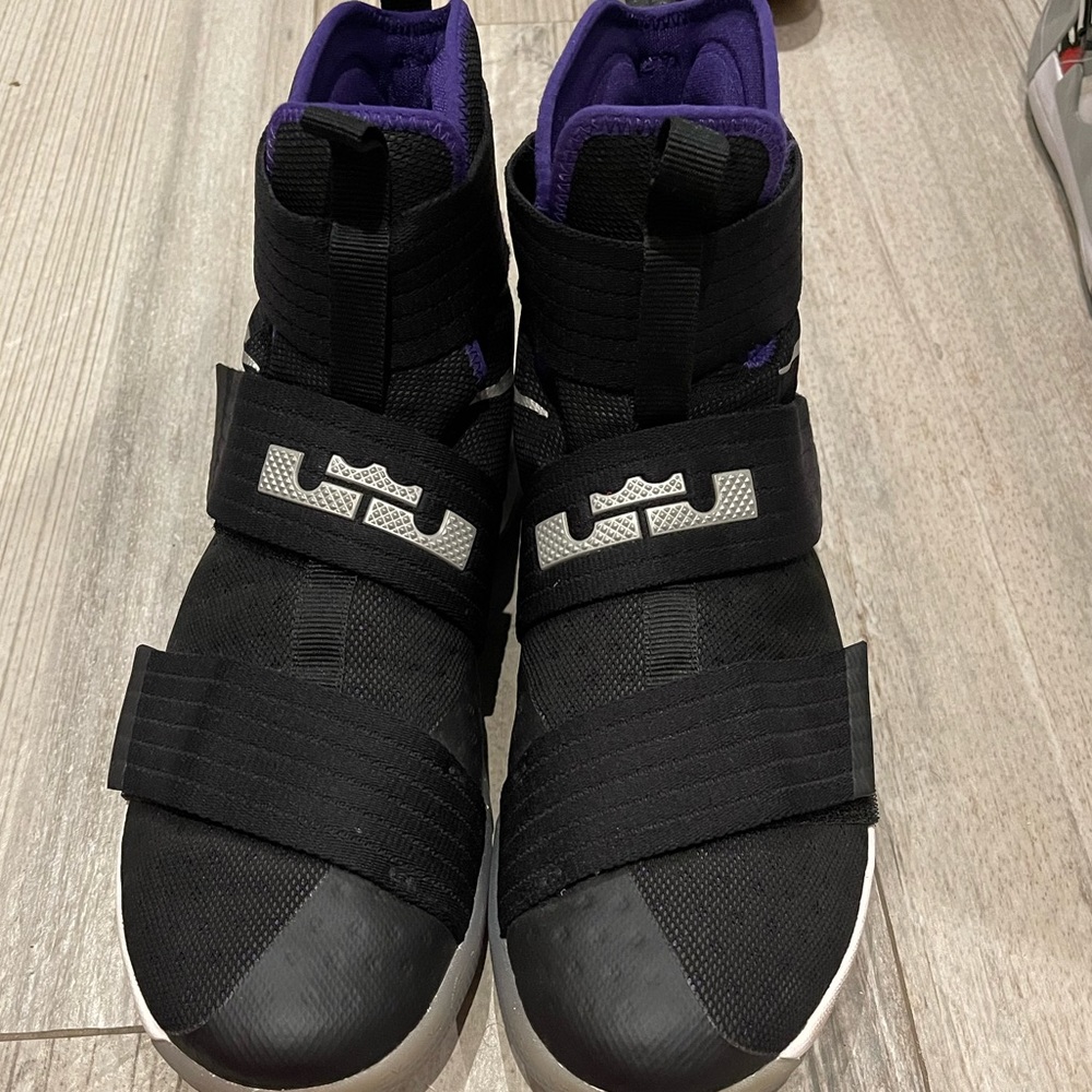 Lebron Soldier 10 Mens basketball shoes size 11.5